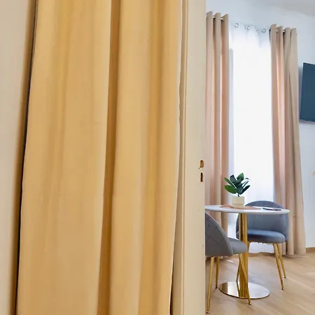 Onny's Palace Апарт-готель